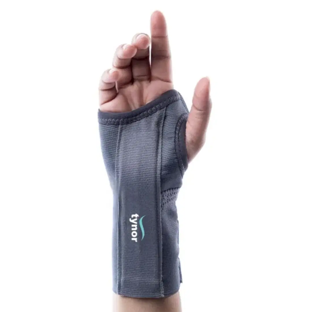 Tynor Elastic Wrist Splint, Right (Medium)